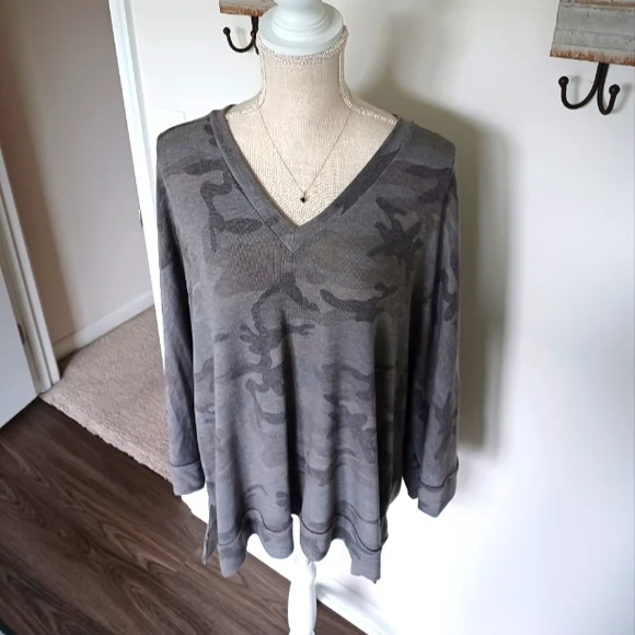 Camo Print 3/4 Dohlman Sleeve Oversized Top - Picture 9 of 12